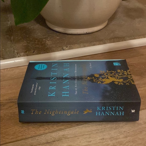 The Nightingale by Kristin Hannah - Picture 2 of 4
